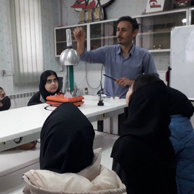 دبیرستان دخترانه آرام ( آزمایشگاه فیزیک )